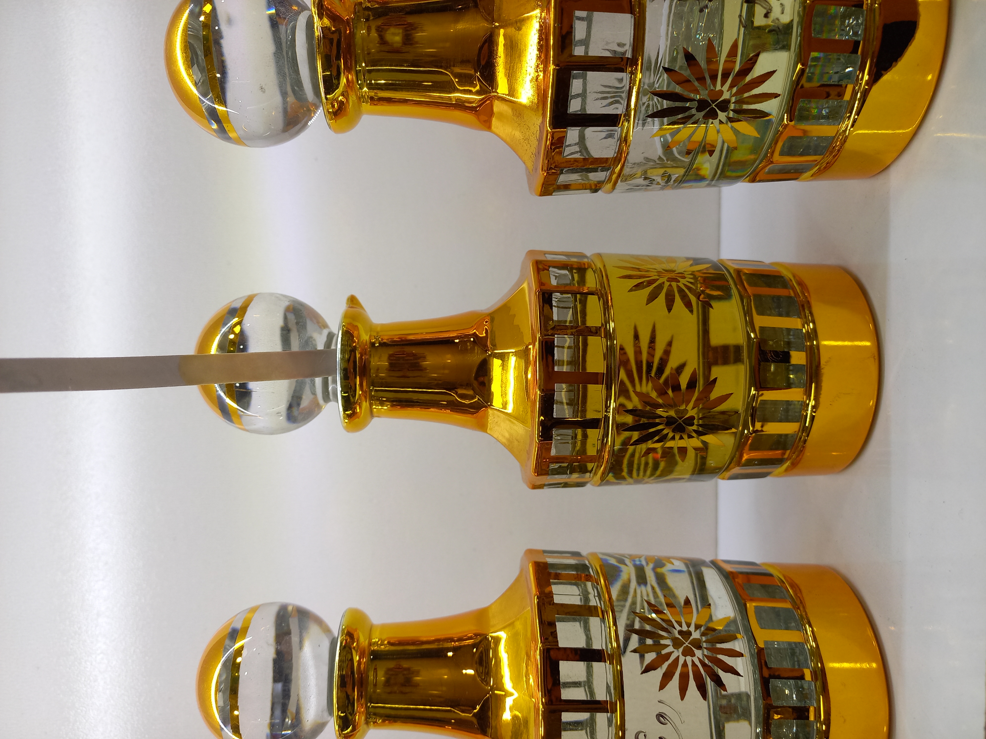 عطر نارسیس اصلی اسانس گرمی لوزی سوعیس ماندگاری و پخش بوی قوی از پرفیوم مرجانی